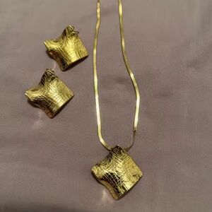 Luxury Gold Geometric Jewelry Set – Pendant Necklace with Matching Earrings
